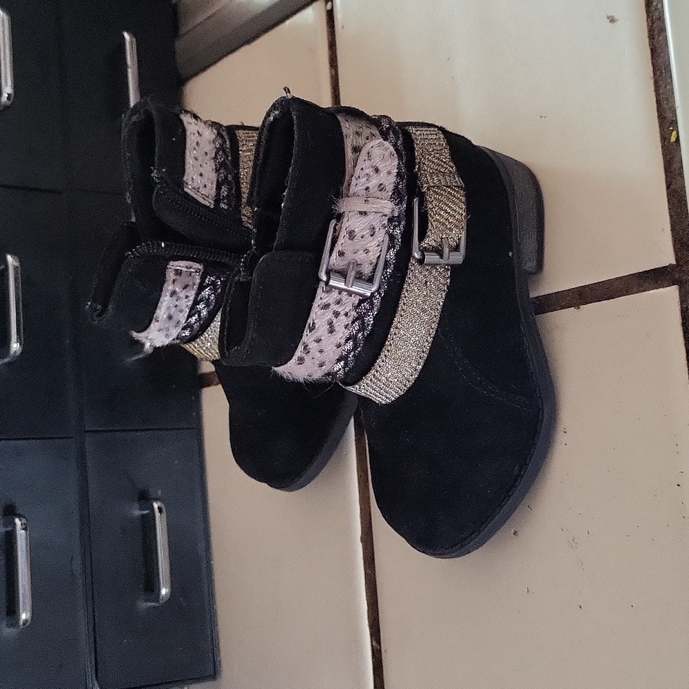 Black heeled boots kids size 5